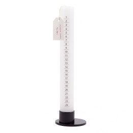 Elegant sort lysestage i genbrugsmetal – perfekt til 4 cm lys.