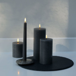 Sort Uyuni LED bloklys med naturtro 3D‑flamme og lang batteritid