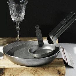 De Buyer stegepande i jern. 12 cm.