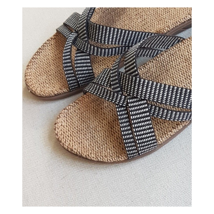 Shangies sandaler. Sort / hvid