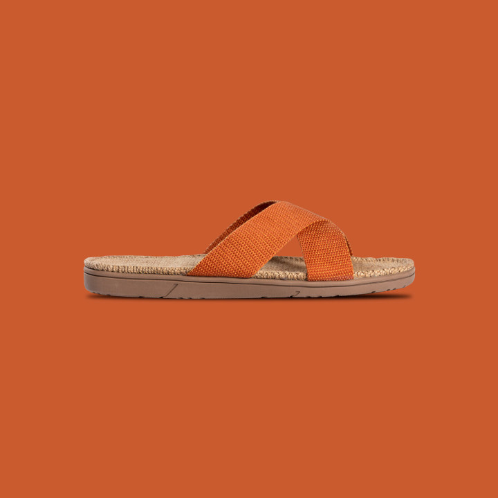 Skønne sandaler fra Shangies med bred rem. Lette og bløde.