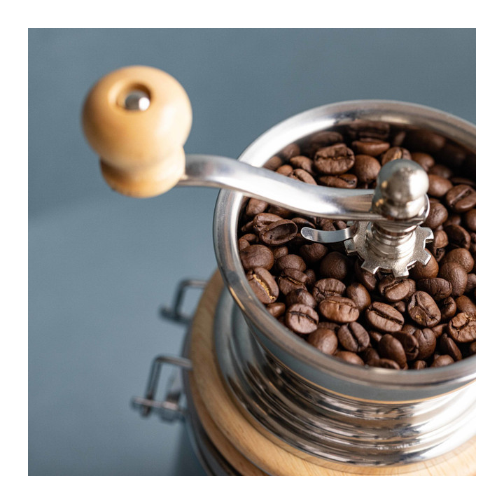Kaffekværn. Gammeldags kaffemølle.