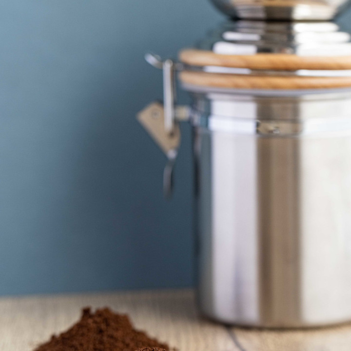 Kaffekværn. Gammeldags kaffemølle.