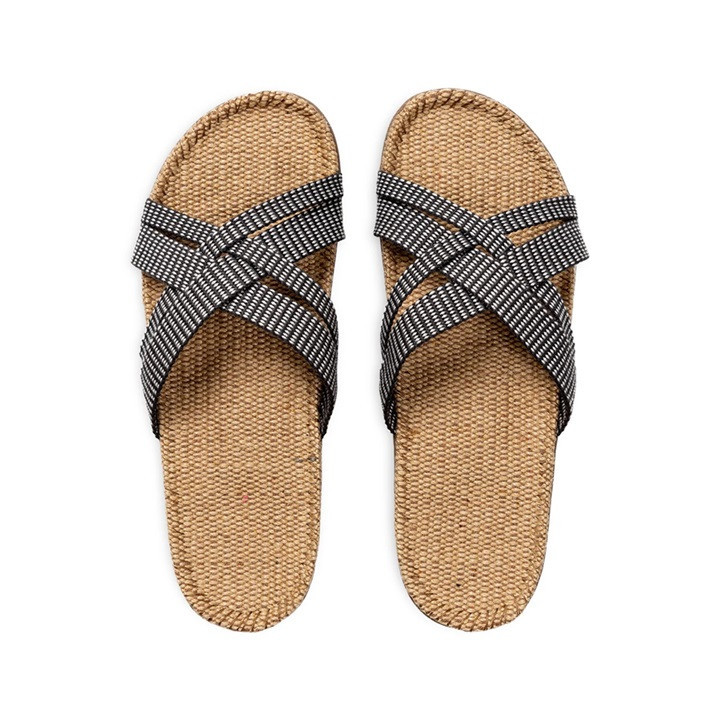 Shangies sandaler i sort og hvid.