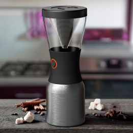 Kaffebrygger med termokande, kaffefilter og kaffetragt.